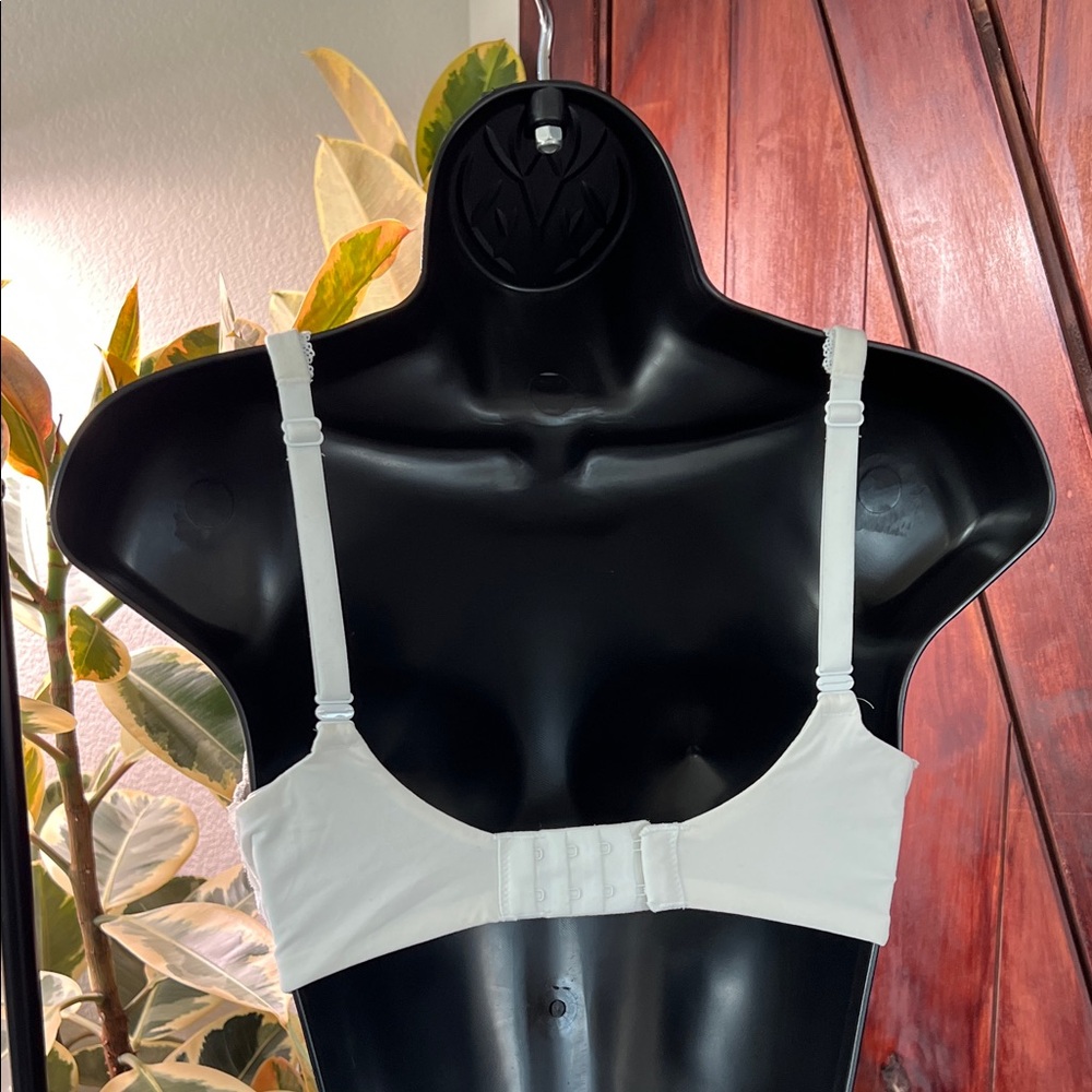 Victoria’s Secret wireless bra - Picture 4 of 10